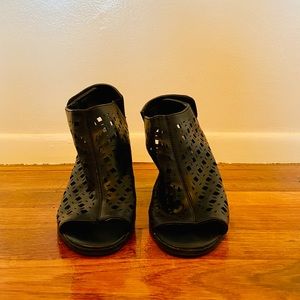 Christian Siriano | Open-Toe // Open-Back Chunky Heels